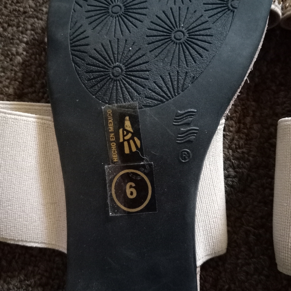 Tory Burch Elegant Beige Embellished Women's Sandals Sz 6 - Picture 3 of 3
